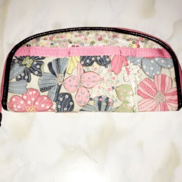 GENTLY USED THIRTY ONE FLORAL DITZY QUILTED HALF MOON CLUTCH - Picture 7 of 15